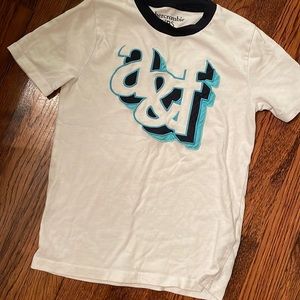 Abercrombie kids 7/8 logo’d t-shirt